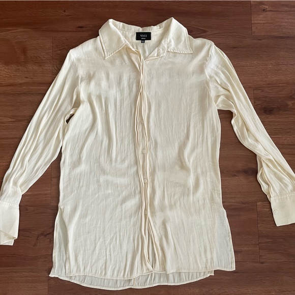 VICI Winn Cream Satin Button Down Blouse Size SMALL. Perfect Condition. - Picture 5 of 5